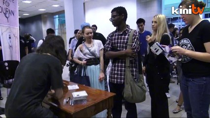 'Musical diplomacy' - Guns N' Roses guitarist rocks 'Anak Ayam' in KL