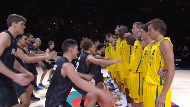l'impressionnant Haka des Tall Blacks face à l'Australie