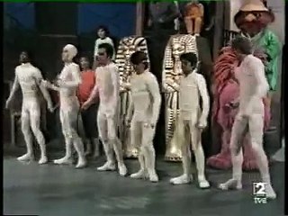 Barrio Sésamo: Espinete, Ana, Chema y Don Pimpón - Baila Con Las Momias