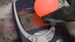 Tester un Nokia 3310 avec une boule de Nickel en fusion !
