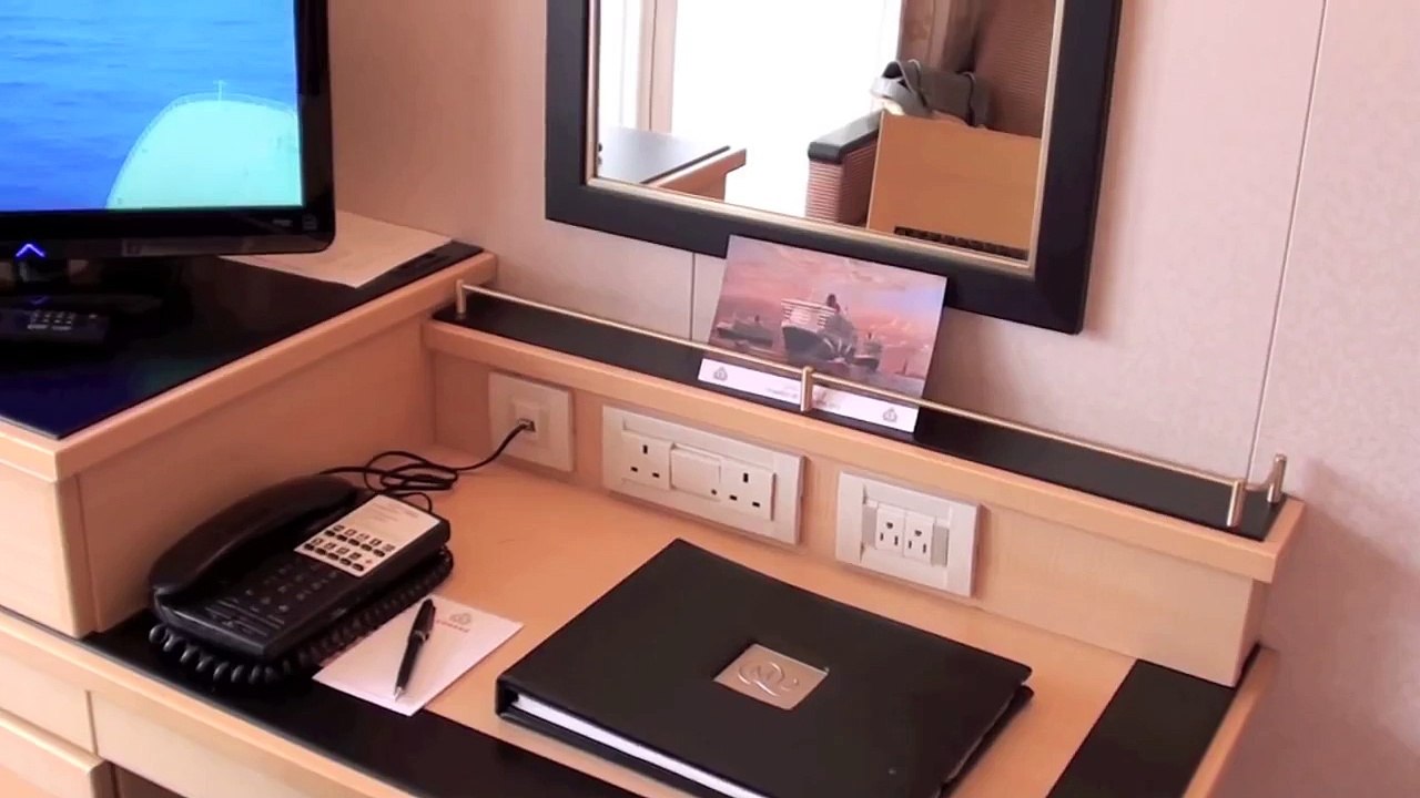 Queen Mary 2  - a Stateroom on Deck 8 with an obstructed view