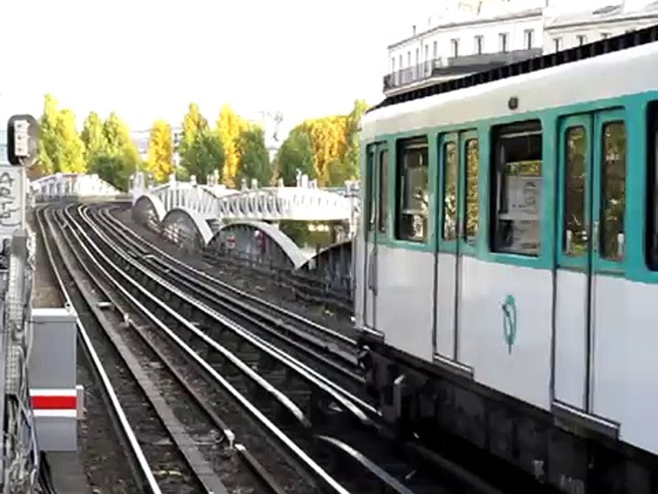 Métro de Paris, Matériel MF67 de la Ligne 2, à la station Stalingrad