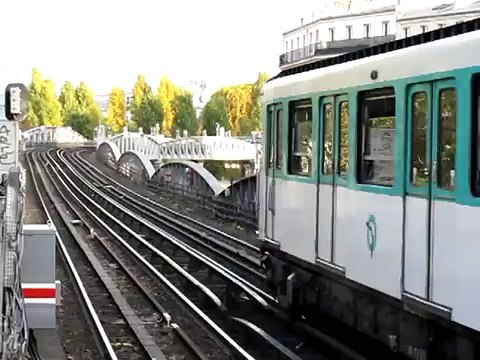 Métro de Paris, Matériel MF67 de la Ligne 2, à la station Stalingrad