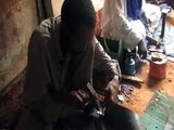 05 Agir pour le Niger - Artisanat Touareg - Le travail du forgeron