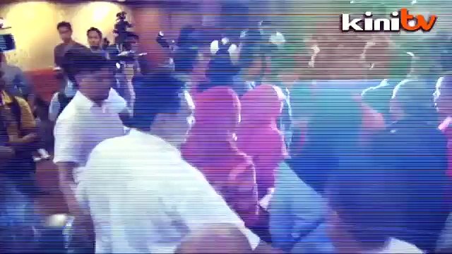 Hisham in, Mukhriz out: Incumbents reign in UMNO polls