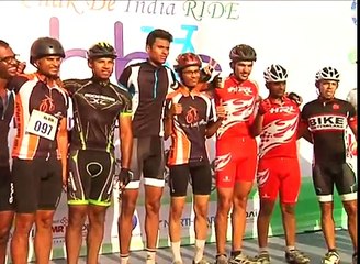 Mahesh Babu flags off Chak De India ride by Hyderabad Bicycling Club