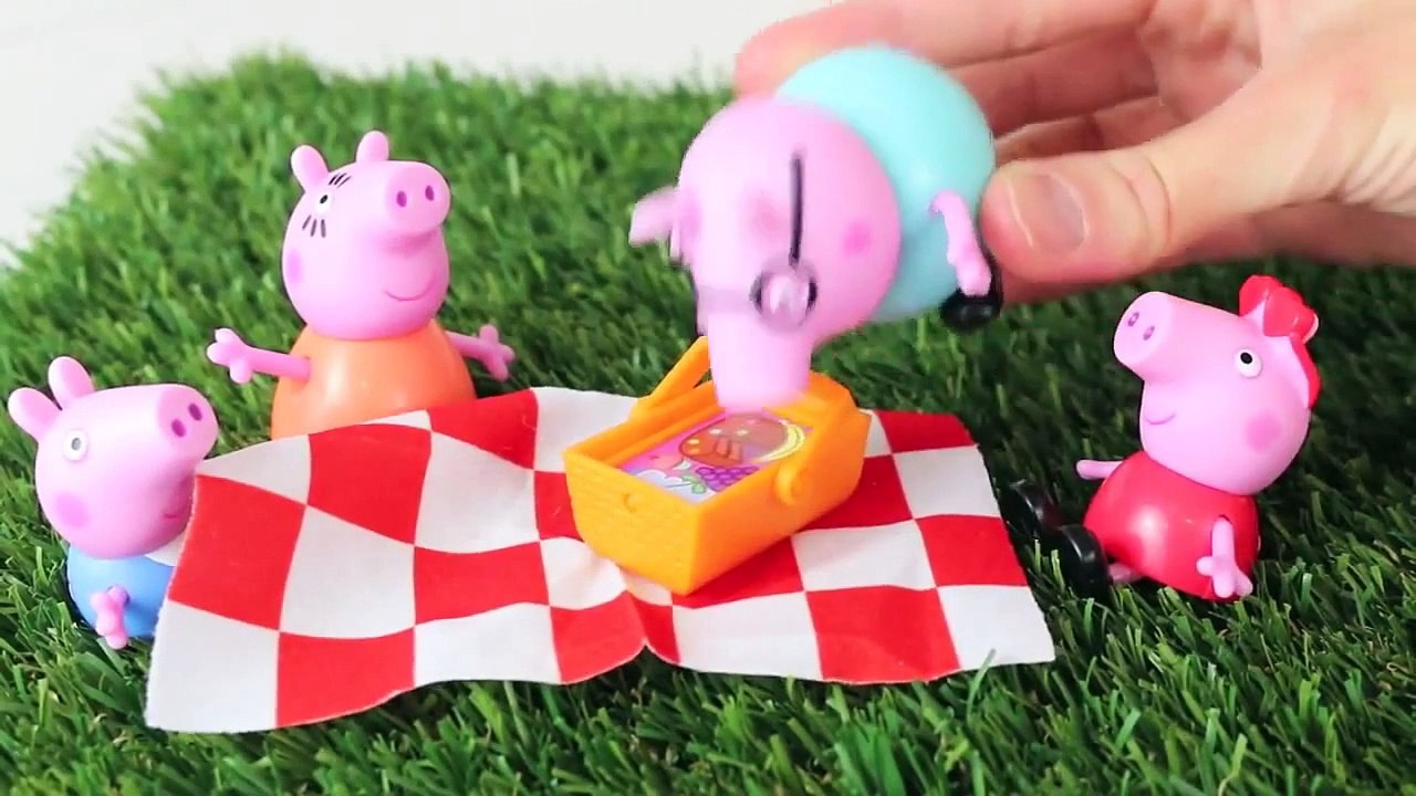 Peppa Pig Play Doh Picnic Adventure Car Play Dough Sandwich Lunch Mummy Pig DisneyCarToys