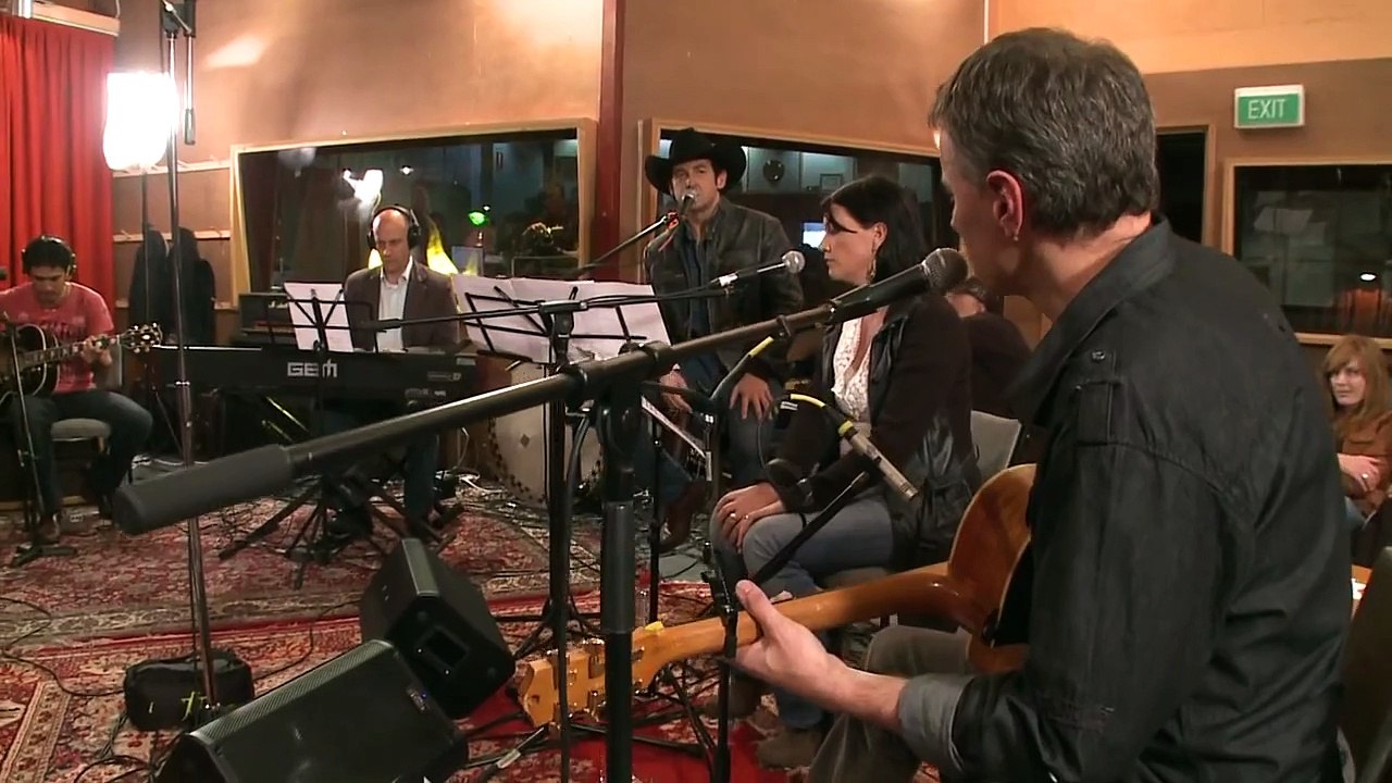 Song Of Australia - Colin Buchanan with Lee Kernaghan & Sara Storer (The Songwriter Sessions DVD)