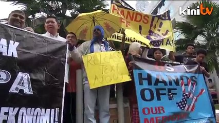 Hujan tak halang 100 berdemo bantah TPPA