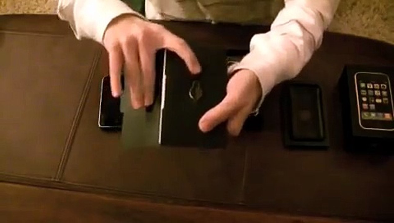 Removing the SIM Card From the iPhone 3G