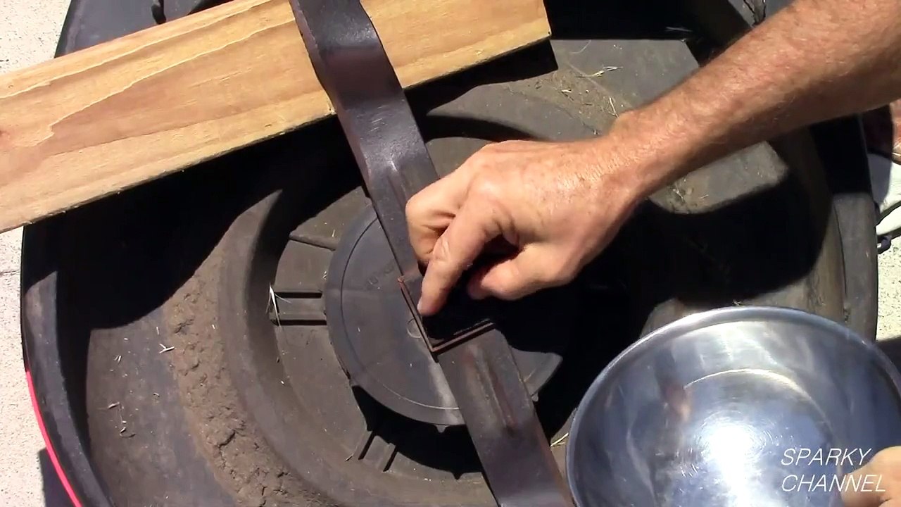 How To Replace a Black and Decker Electric Lawn Mower Blade