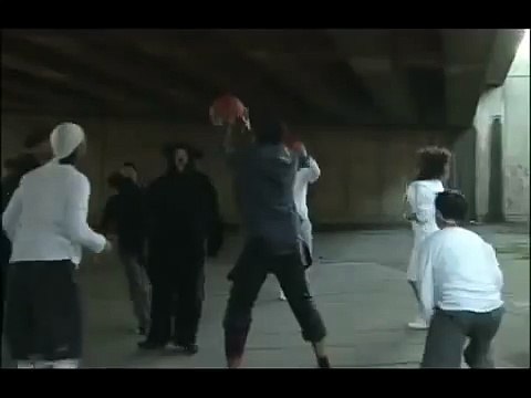 Basketball Awareness Test: Moonwalking Bear