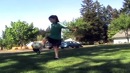 9 year old girl soccer juggling, neck stall, push-ups  (RECORD 4200) game footage