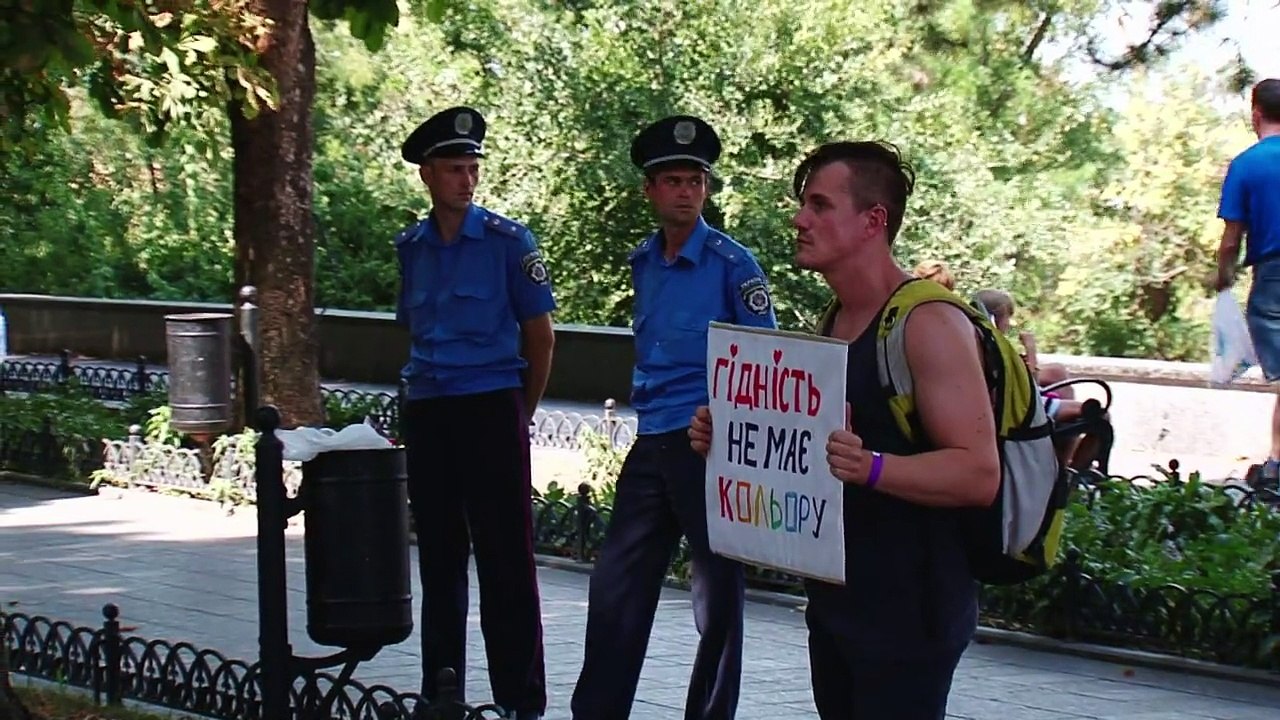 Gay Pride interdite à Odessa en Ukraine: des militants protestent