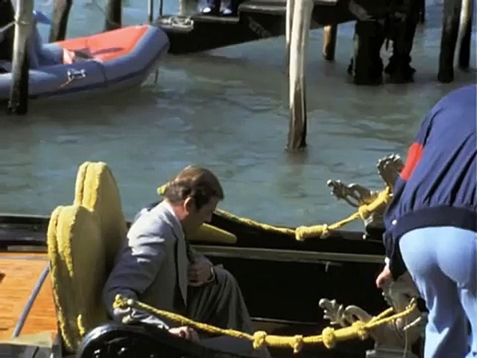 Roger Moore ( James Bond ) private filmed on Super8
