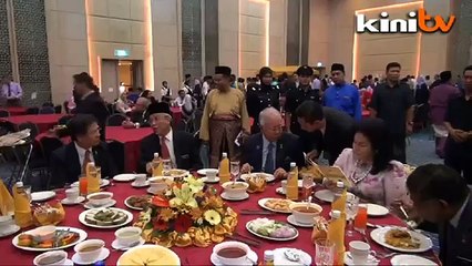 Najib mum on Shahrizat's cabinet comeback