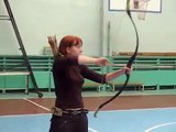 Chica con arco y una tecnica impresionante !