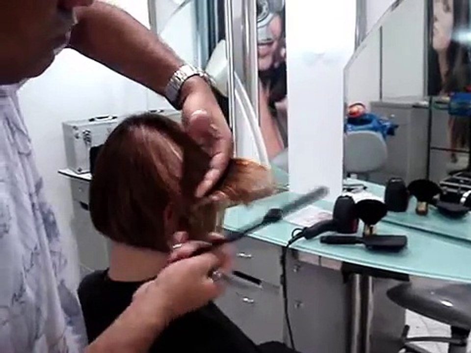 corte de cabelos    chanel com  tesoura dentada...