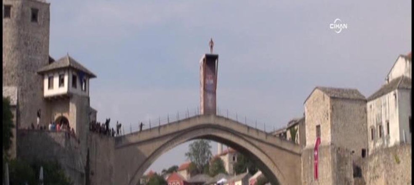Mostar Köprüsü'nden artistik atlama yarışması