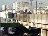 Manila LRT-1 (Yellow line) slowdown to parking at EDSA station