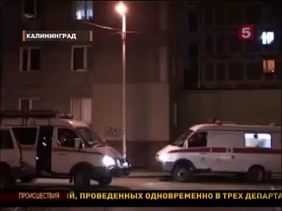 Лёха прилип к стене