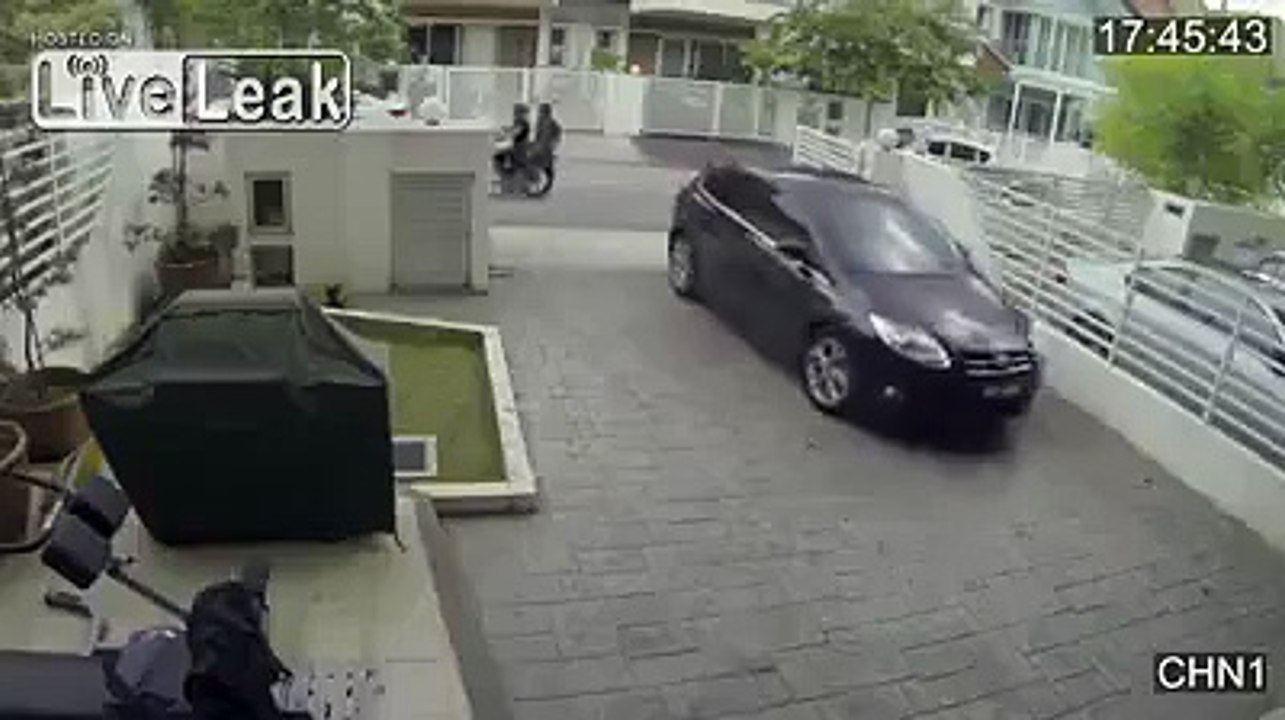 Snatching goes wrong in Malaysia