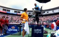 Novak Djokovic se plaint auprès de l'arbitre qu'un spectateur fume de l'herbe