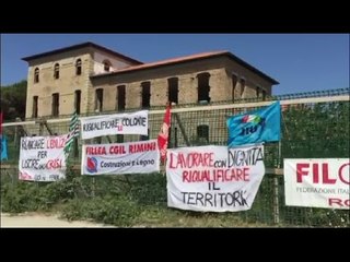 Скачать видео: Crisi edilizia, protesta dei sindacati. Presidio davanti alla colonia Murri