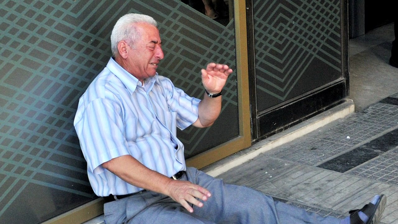 Happy End für weinenden griechischen Rentner