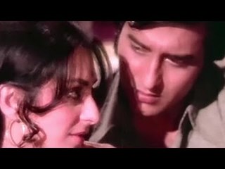 Hot scene - Vinod Khanna Applies Ointment To Saira's Back - Aarop (1973) - Bollywood Hindi Movies