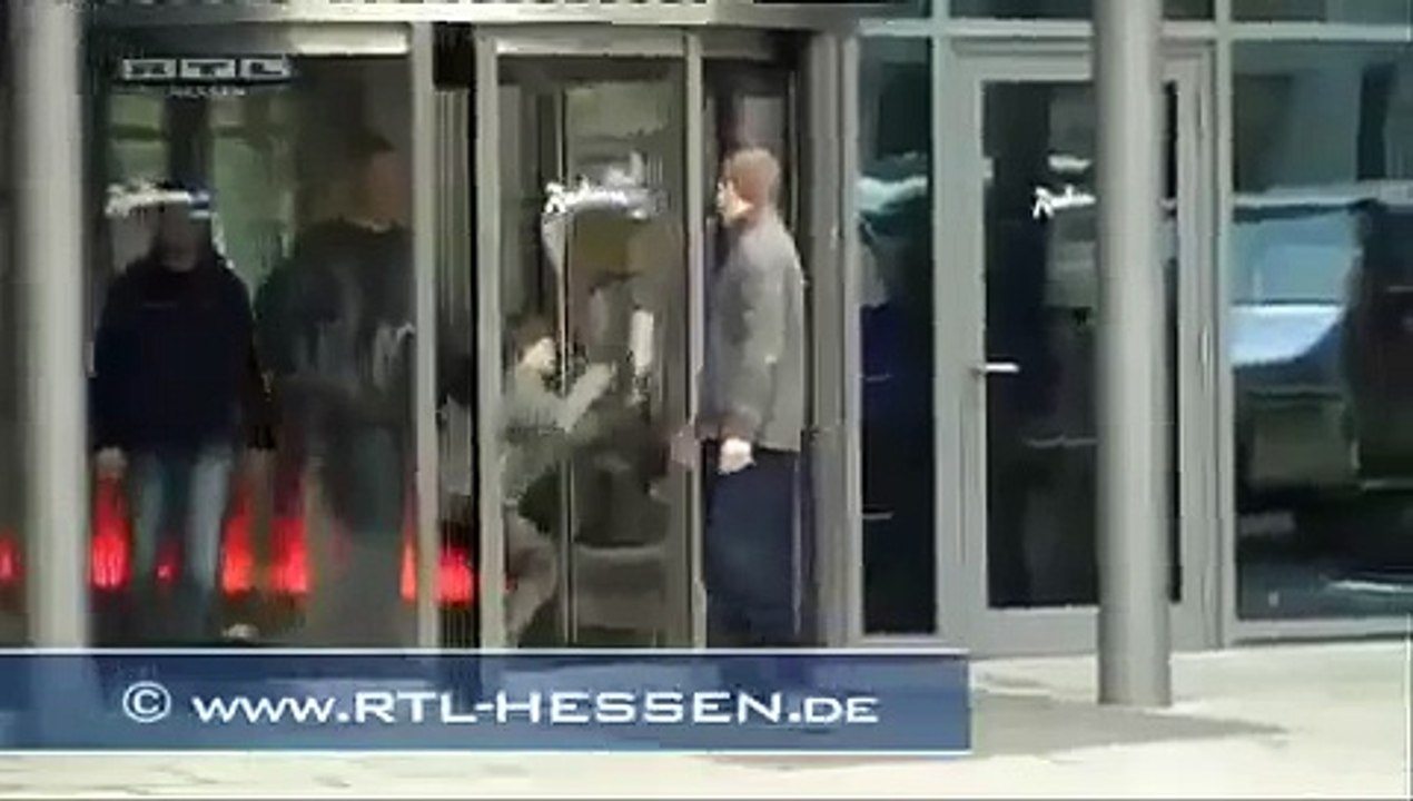 Justin Bieber Gets Caught On Camera Hitting His Head On A Revolving Door!