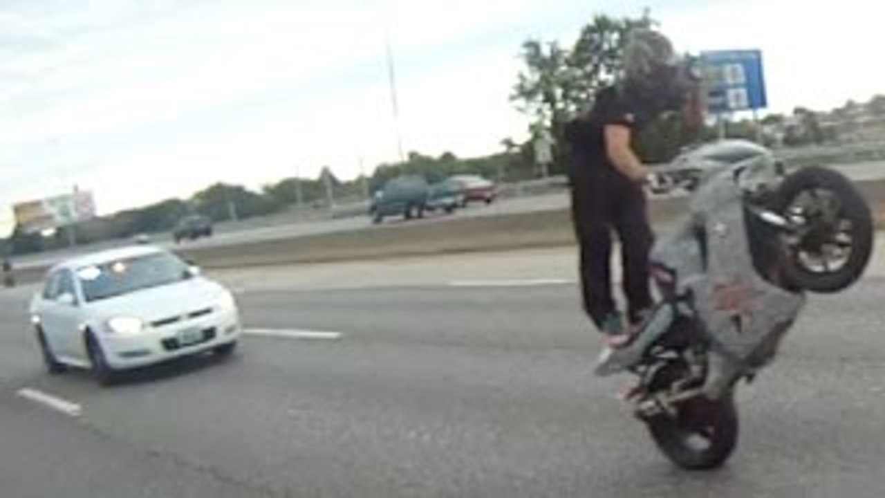 Motorcycle Wheelies Running From COPS Escapes P...
