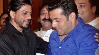 Salman Khan To Host A Special Screening of Bajrangi Bhaijaan for Shahrukh Khan