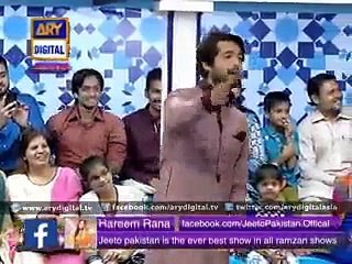 Woman gives bath to her husband during a live show - A must watch