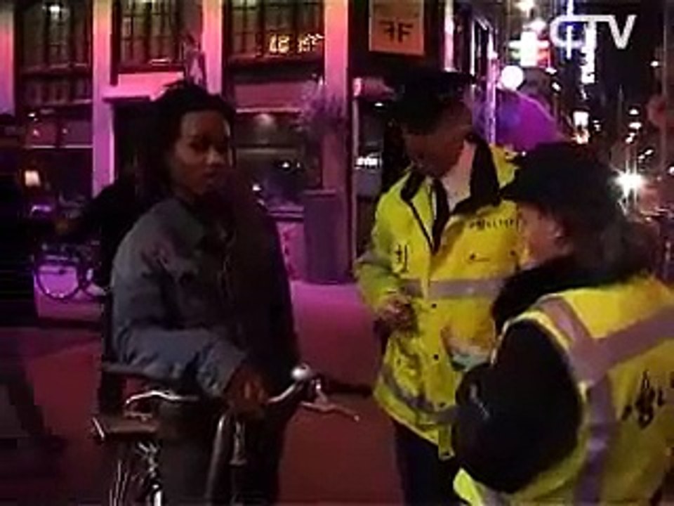 Politie pesten