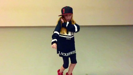 Démonstration incroyable de danse de cette petite fille sur Nicki Minaj