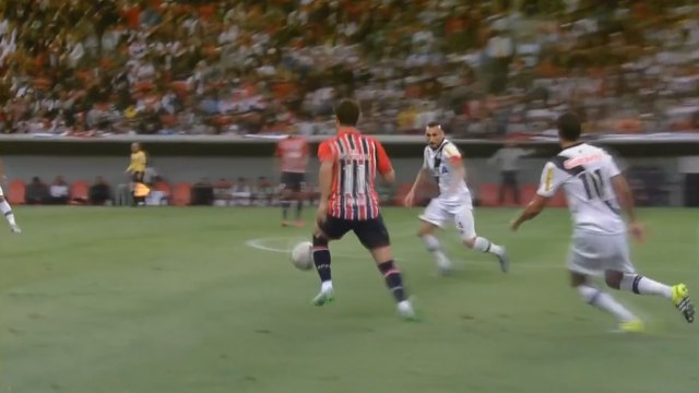 Pato humilie deux joueurs de Vasco !