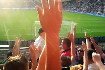 Un jeune fan du PSV Eindhoven fait chanter tout le stade