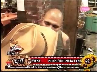 FARMA 2010 - Juice i Gagi "zlostavljaju" Milosa Bojanica