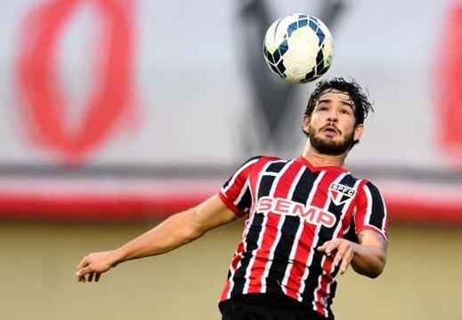 Le double coup du sombrero spectaculaire de Pato !