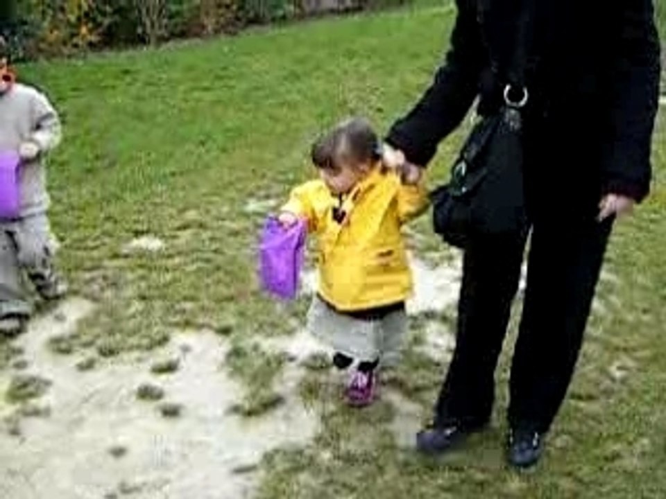 julie chasse les oeufs au parc 02