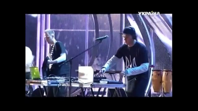 Иван Дорн вышел на сцену с тризубом