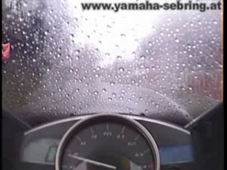 Vrai pilote de R1 sous la pluie