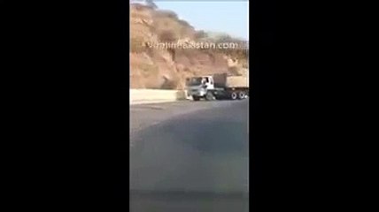 Brave Pakistani Man Stops 22 Wheeler Truck whose B
