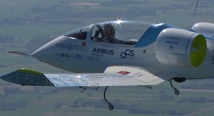 Un premier avion électrique traverse la Manche