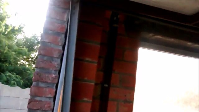 La porte de son garage fait le bruit du T-Rex de Jurassic Park