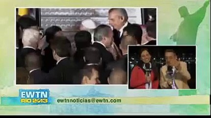 El Papa Francisco se despide desde el avión de JMJ 2013