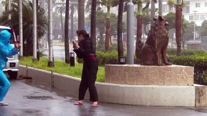 Un "super tifón" azota Japón