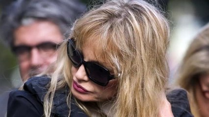Arielle Dombasle : Omar Sharif, "légendaire" et "tourmenté"