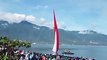 Lagu Indonesia Raya Pengibaran Bendera Merah-Putih raksasa di Pantai